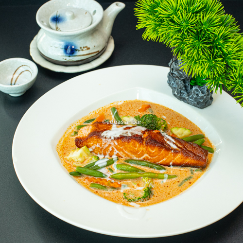 Pavé de saumon grillée au curry rouge au lait de coco